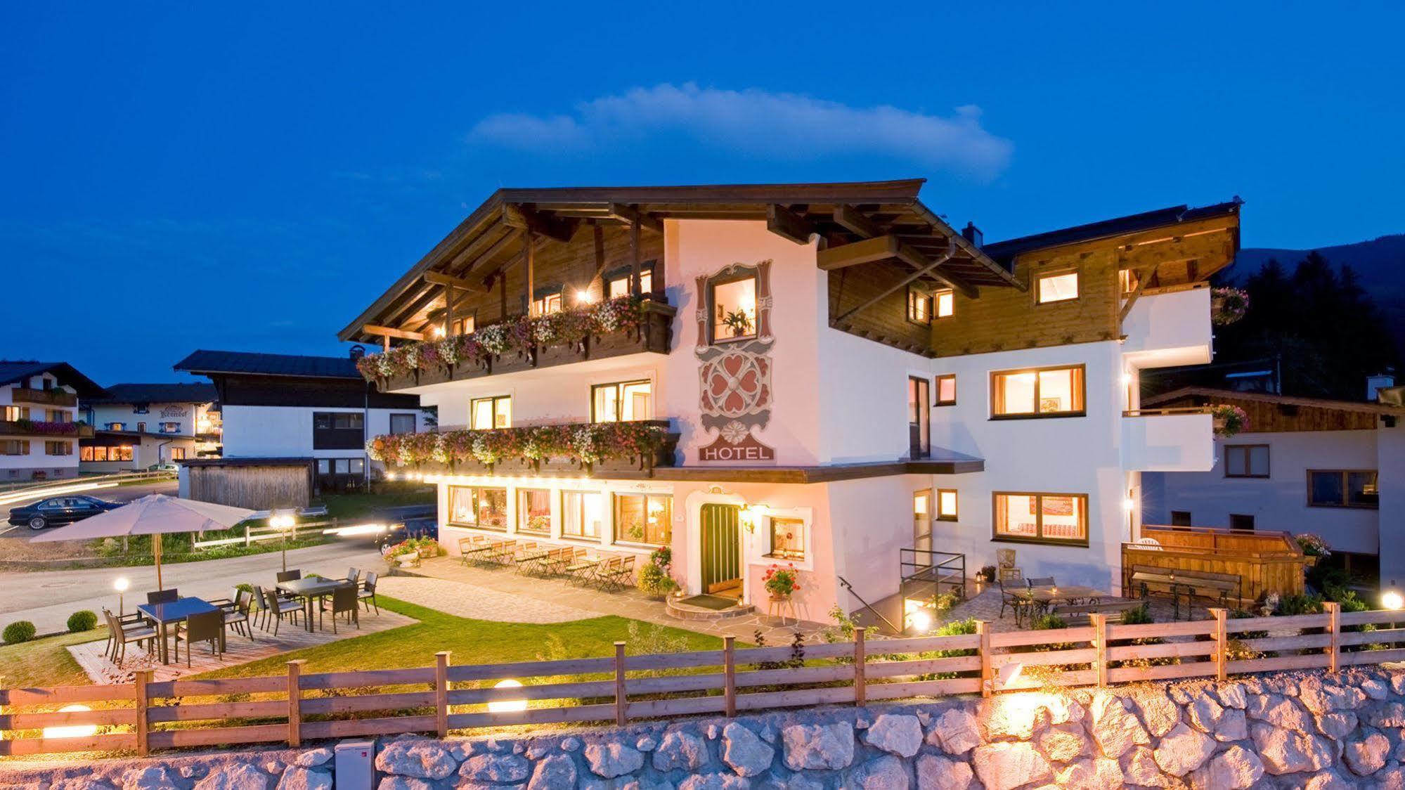Landhotel Foehrenhof Ellmau Exterior photo